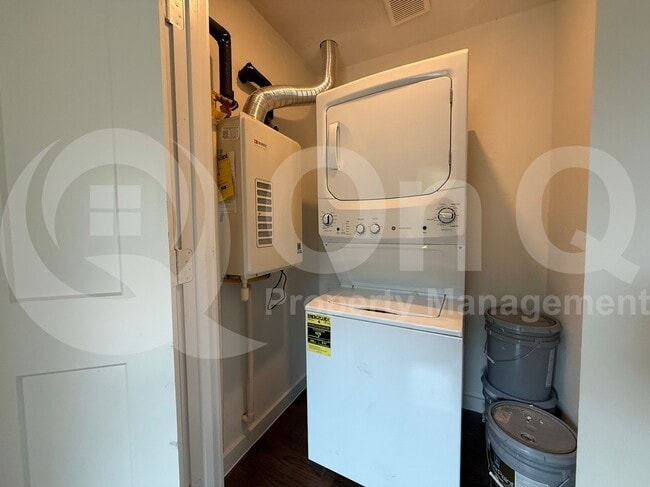 Building Photo - 9351 Angora St