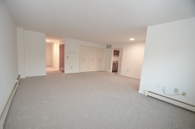Building Photo - 3900 Park Ave