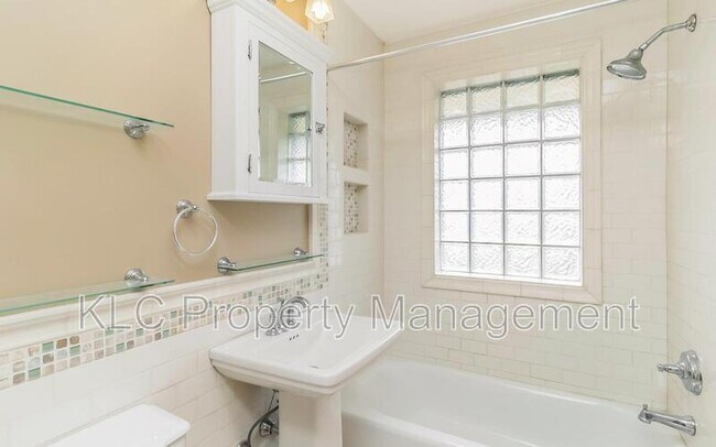 Building Photo - 7105 Sunset Terrace
