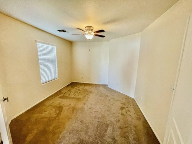 Building Photo - 39974 W Thornberry Ln