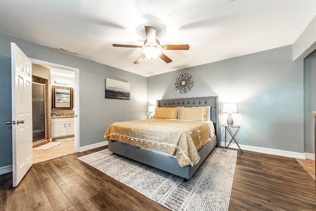 Building Photo - 11 10th Ave N