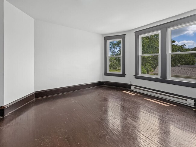 Building Photo - 521 N Lott Blvd