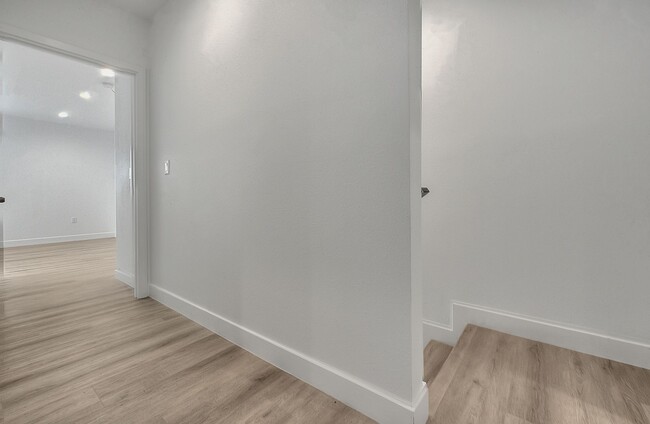 Building Photo - 5852 Vineland Ave
