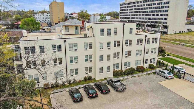 Building Photo - 721 N State St