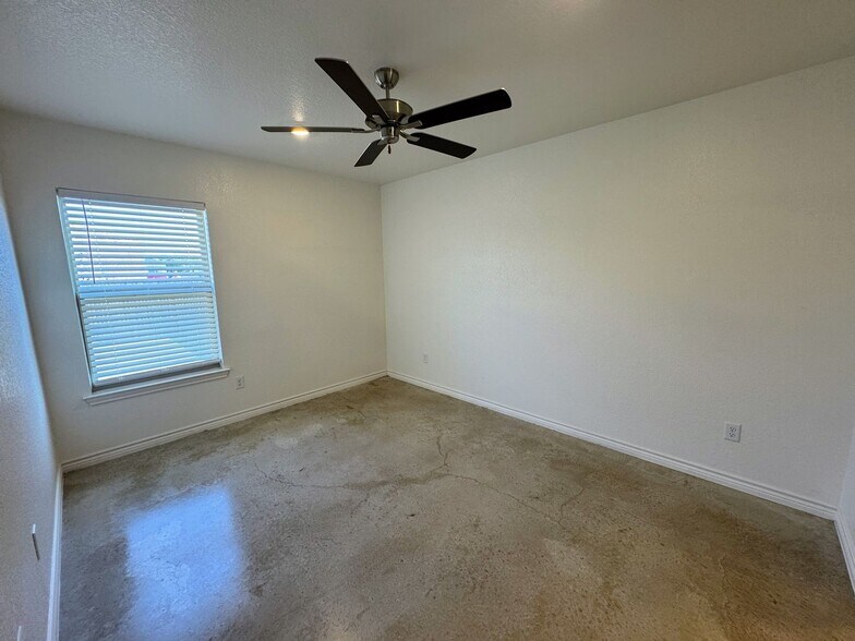 Building Photo - 1206 Lehmann Dr