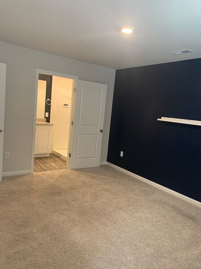 Building Photo - 125 Maple Run Dr