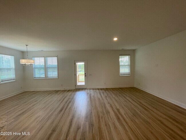 Building Photo - 637 Watauga Ln
