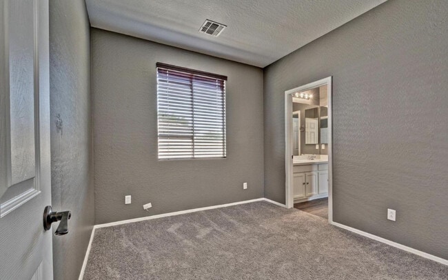 Building Photo - 14284 W Woodbridge Ave