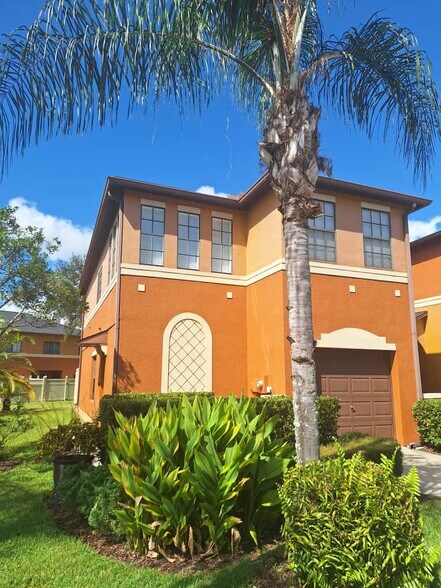 Outside - 1049 Blackwater Dr