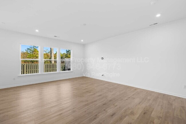 Building Photo - 17030 Patron Dr