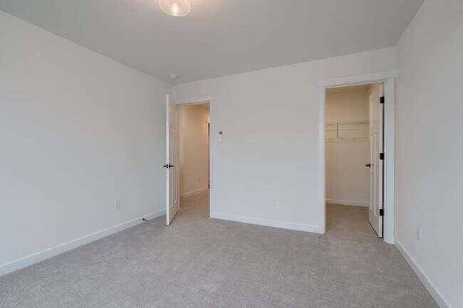 Building Photo - 629 Bucko Ave