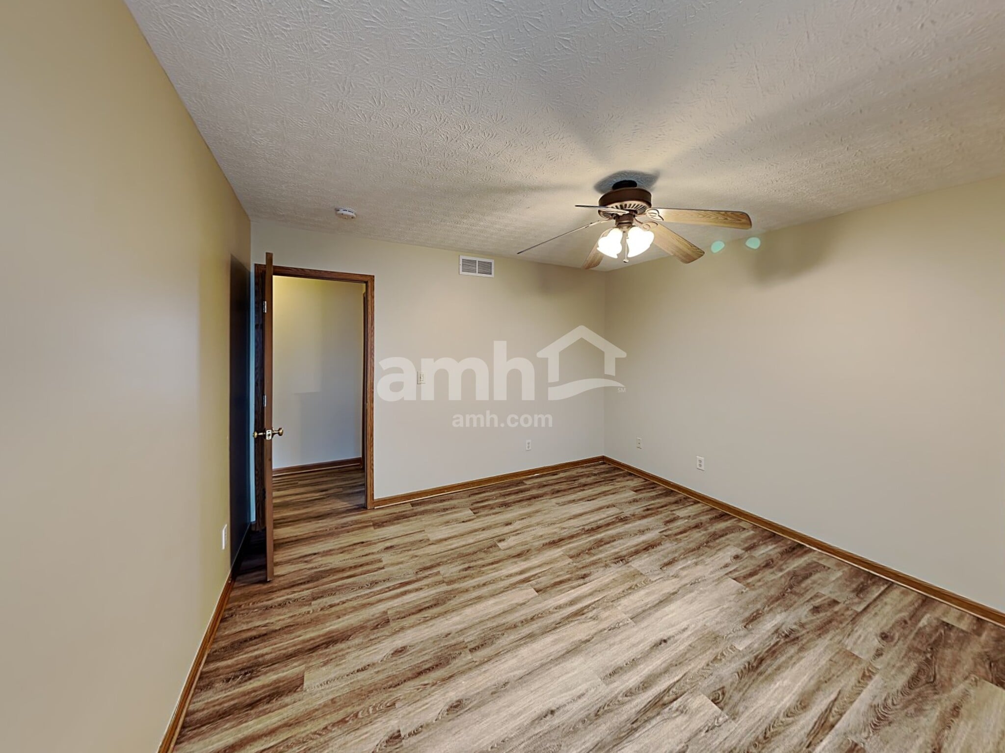 Building Photo - 3047 Hollybank Rd