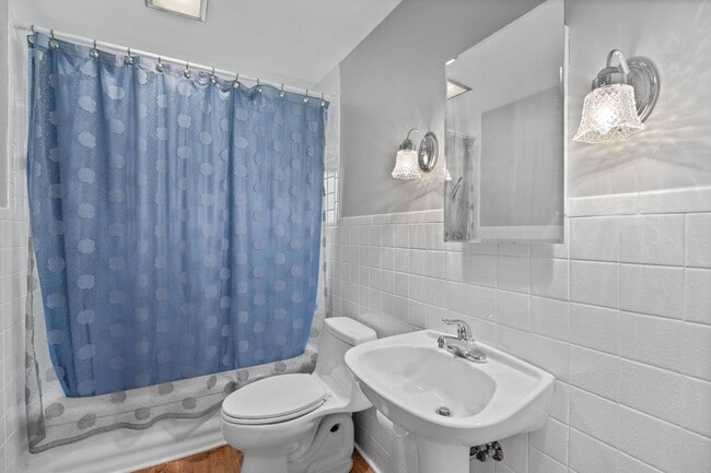 Building Photo - Delhi Township- Cute Single Family 4 bed, ...