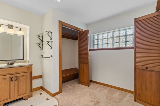 Building Photo - Spacious & Modern 2-Bedroom Duplex in Private Lake Jackson Setting – Tallahassee