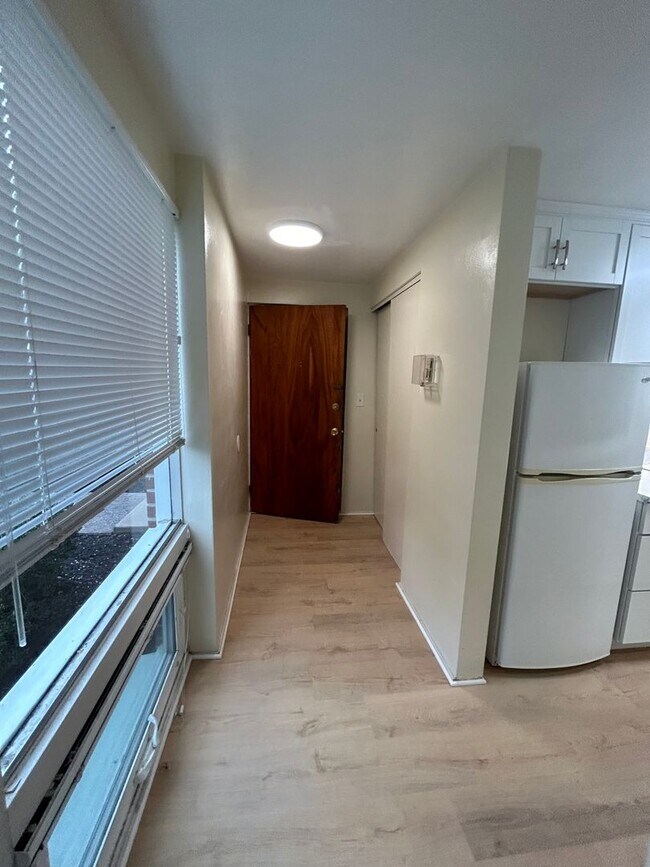 Building Photo - First-Floor One Bedroom, One Bathroom Apartment on S. Corl Street