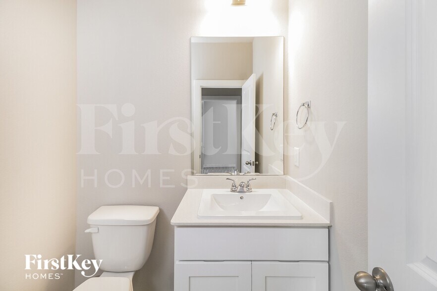 Building Photo - 332 Niki Dr