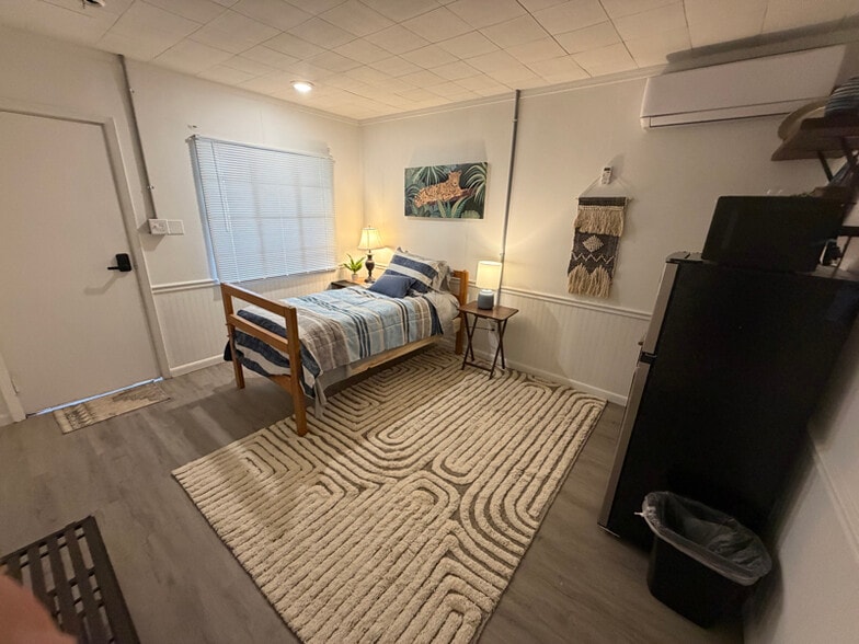 Building Photo - 1355 E Main St