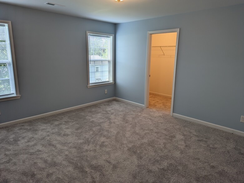 Building Photo - 8073 River Rd SE