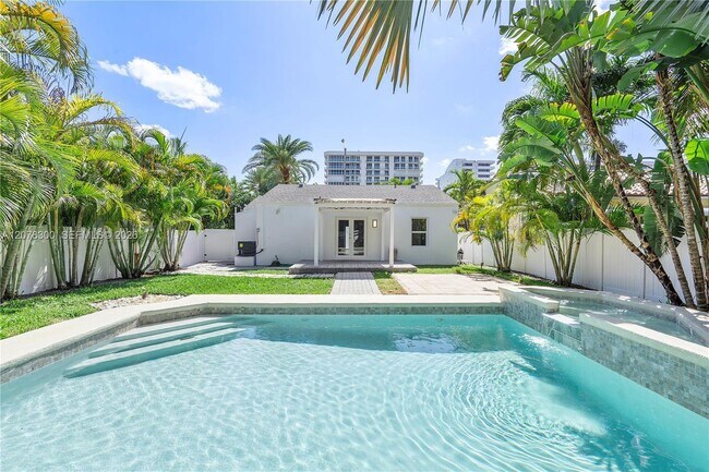 Building Photo - 8934 Harding Ave