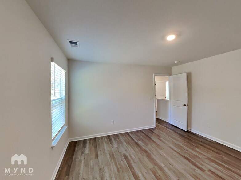 Building Photo - 2331 Mdw Strm Dr