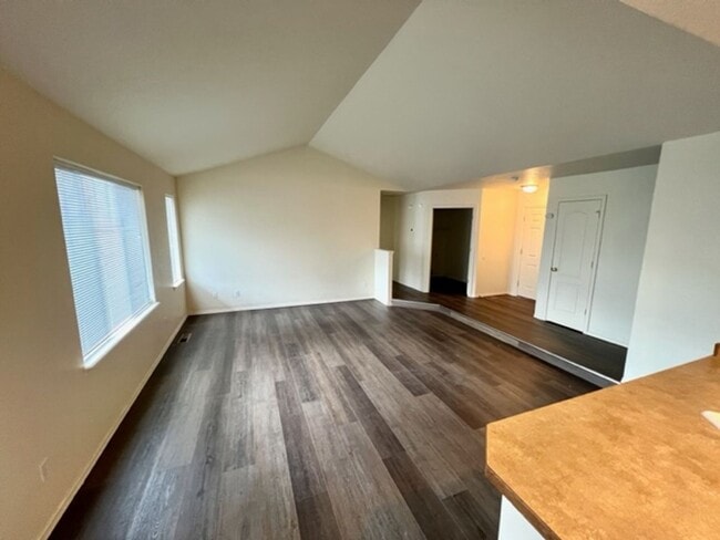 Building Photo - Lovely Single Level 3 Bedroom home in Redmond!