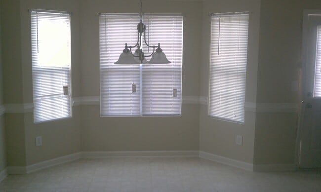 Building Photo - 5616 Union Pointe Dr