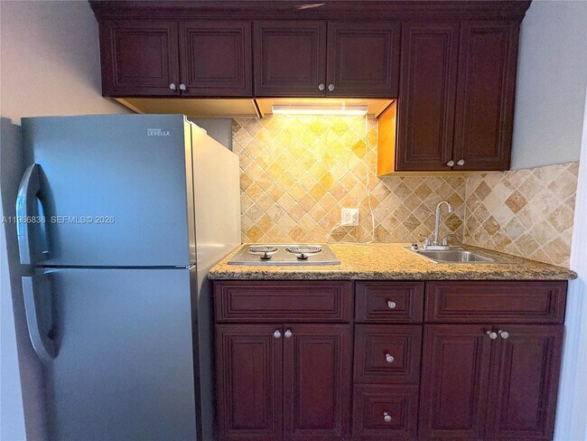 Building Photo - 2901 Middle River Dr