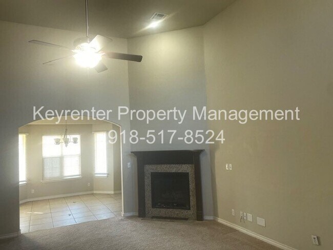 Building Photo - 3-Bed, 2-Bath Large Home in Claremore