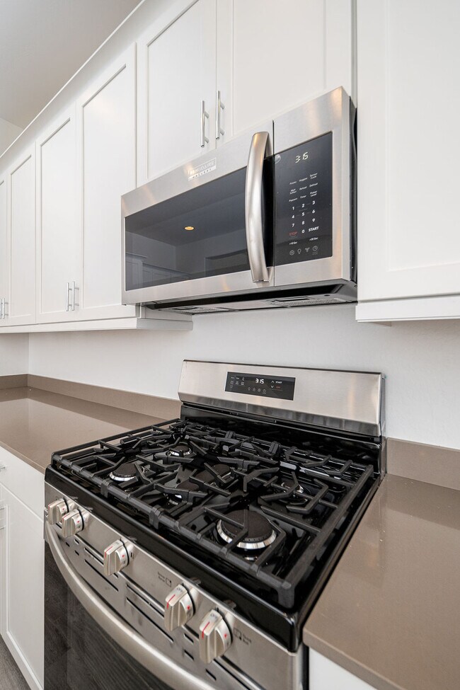 Building Photo - 3260 W Peak View Rd