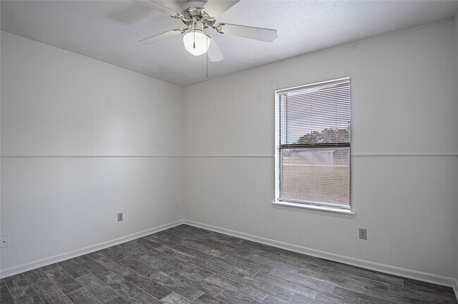 Building Photo - 4 Barre Ln