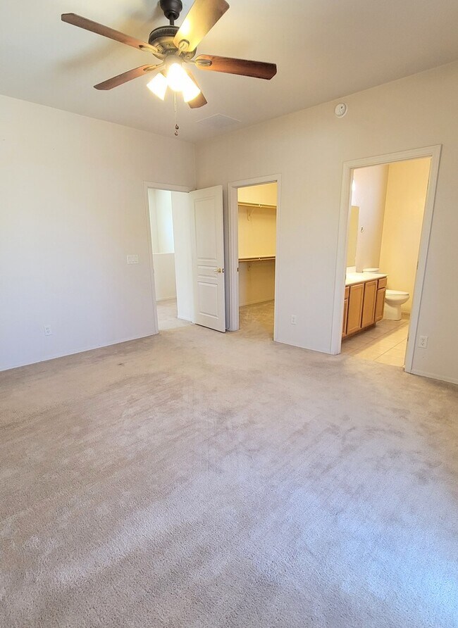 Building Photo - Pet friendly Civano home