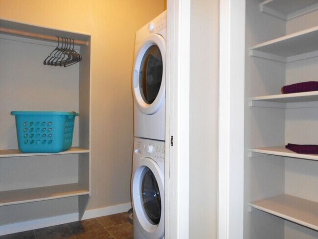 Building Photo - The Madison Courtyard