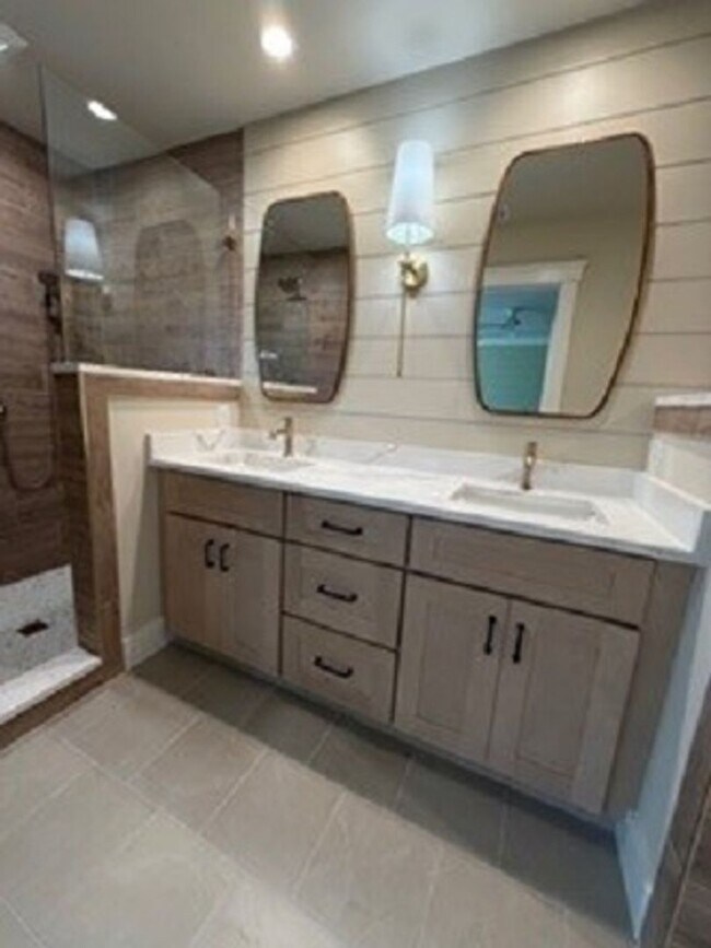 Building Photo - Lovely Remodeled Home In Hilton Head Plantation