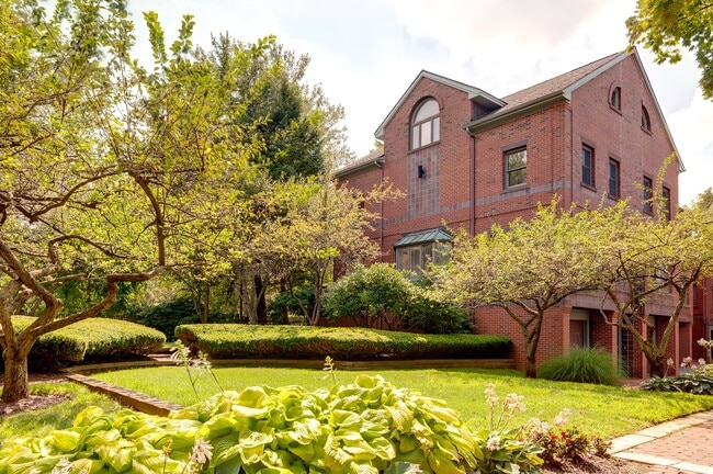 Primary Photo - 475 Arsenal St