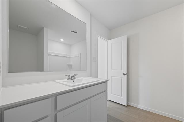 Building Photo - 421 Finch Cir