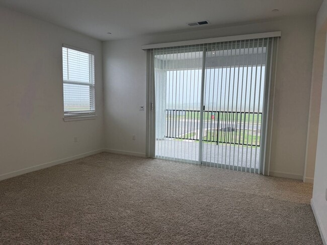 Building Photo - Beautiful Sacramento 5 Bedroom 3 Bathroom 3000 Sqft. Home for Rent