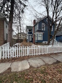 Building Photo - 612 Cherry St