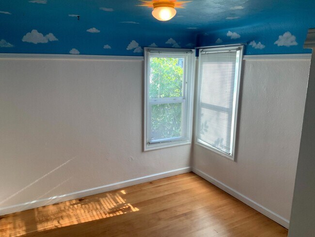 Building Photo - 4 Bedroom, 1.5 Bath House