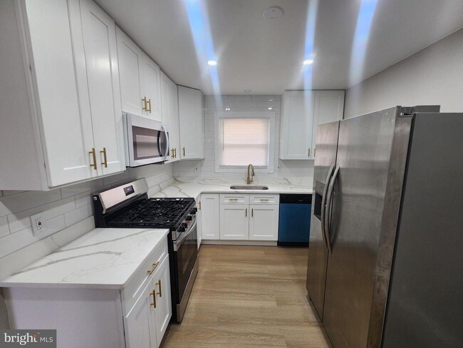 Building Photo - 1025 Kingsbury Rd