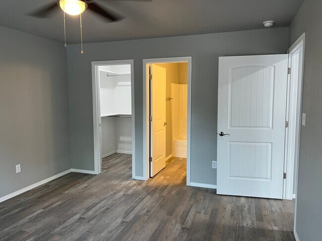 Building Photo - COX-VINE STREET