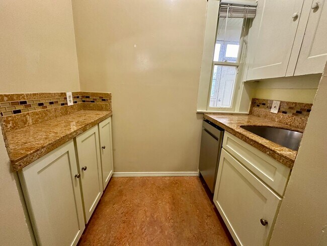 Building Photo - Charming 3 Bedroom Portland Home!
