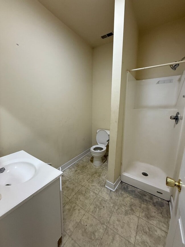 Building Photo - 1242 Parkwood Ave