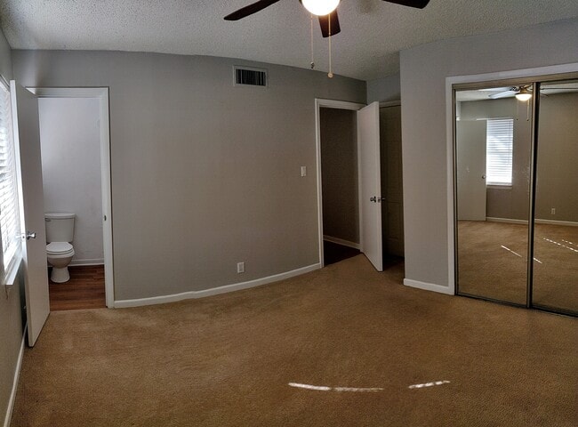Building Photo - 4806 Lindale Dr
