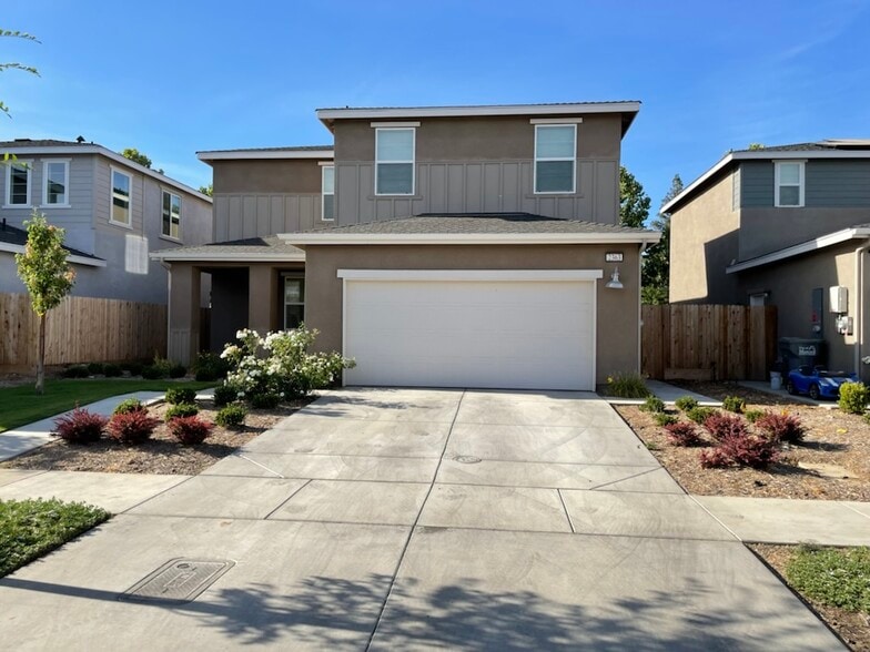 Building Photo - 2363 Explorador Dr