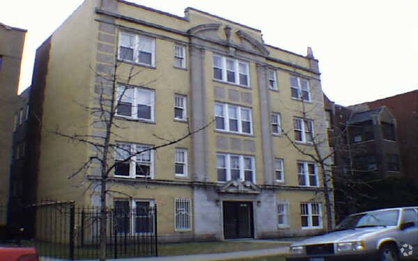 Building Photo - 4735-4737 N Malden St