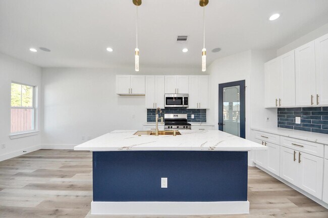 Building Photo - 4606 Mallow St