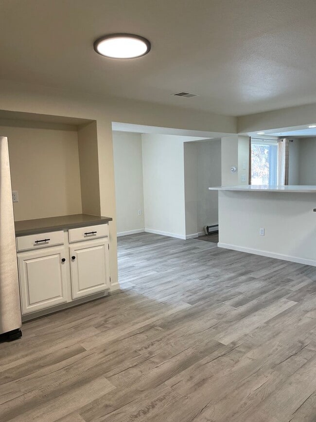 Building Photo - STUDENTS WELCOME! Spacious 3-Bedroom / 1-Bath Duplex w/ Fenced Backyard