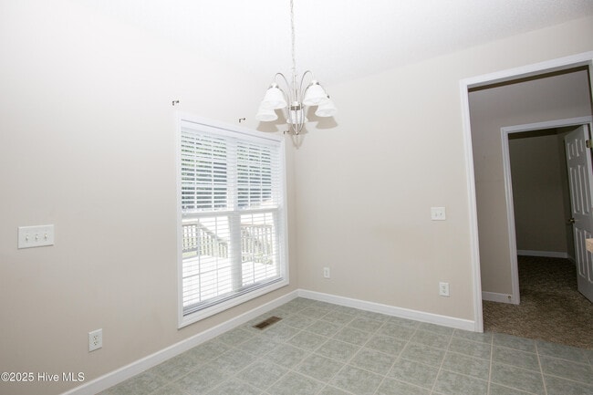 Building Photo - 102 Newington Way