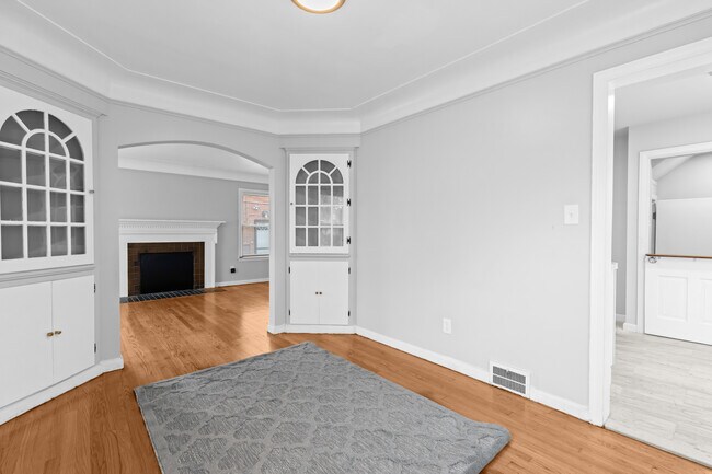 Building Photo - 5566 Haverhill St