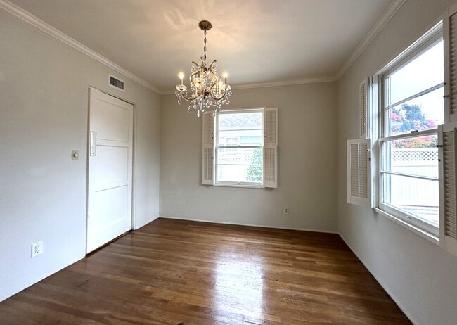 Building Photo - La Jolla - 2 BR / 1 BA Cottage at the Cove...